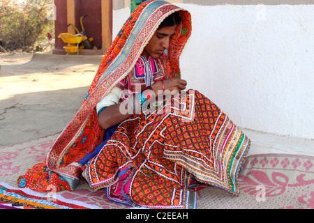 Kutch femme broderie Banque D'Images