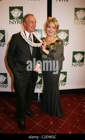 Le maire Michael Bloomberg et Bette Midler 12e édition Bette Midler's New York Restoration Project's Hulaween du Waldorf Banque D'Images