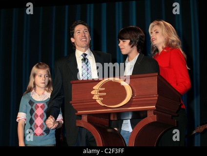 Alexandra Osteen, Joel Osteen, Jonathan Osteen et Victoria Osteen Une soirée avec Joel Osteen au Madison Square Garden New Banque D'Images