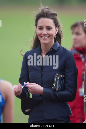 Catherine Middleton visites Blackburn dans le Lancashire quelques semaines avant son mariage avec le Prince William à Londres Banque D'Images