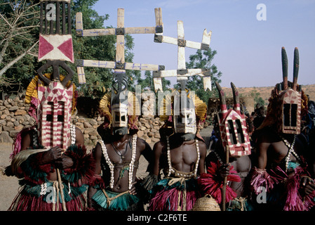 Danse des masques au Pays Dogon MALI Banque D'Images