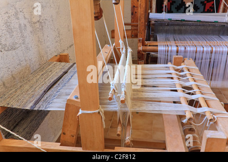 Ancienne en bois à tisser avec cordes de tissu Banque D'Images