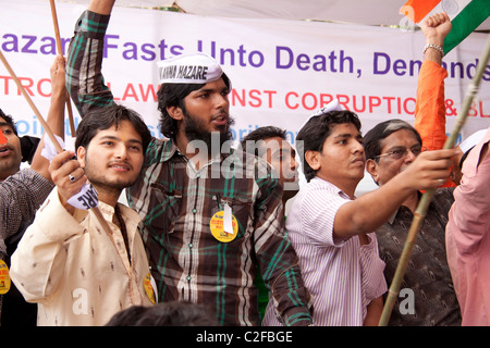 Les partisans d'Anna Hazare à Azad Maidan à Mumbai (Bombay), Maharashtra, Inde. Banque D'Images