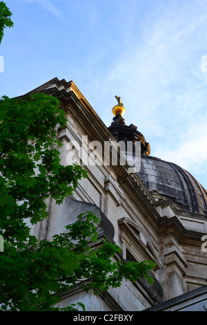 Le Brompton Oratory, Knightsbridge, London, UK et euro TYRES LUCIS Banque D'Images