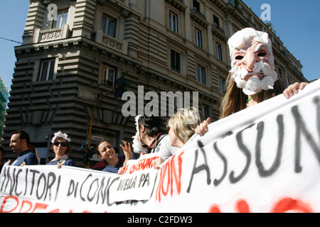 Rassemblement contre la précarité des conditions de travail dans les conditions des contrats d'emploi Rome Italie 2011 Banque D'Images