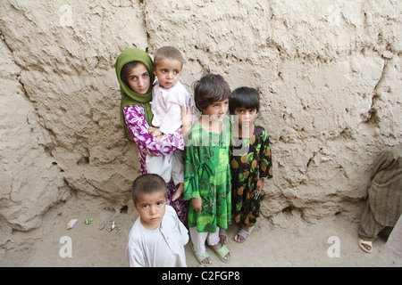 Les enfants qui ont perdu leur mère et deux frères et sœurs, Kanam, Afghanistan Banque D'Images