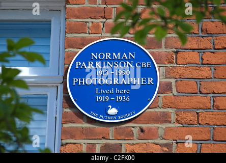 La société putney blue plaque marquage d'un photographe de mode de la maison norman parkinson, dans la région de landford road, Putney, Londres, Angleterre Banque D'Images