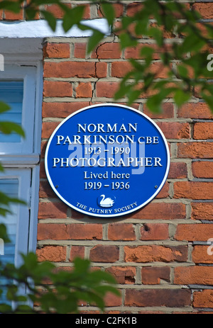 La société putney blue plaque marquage d'un photographe de mode de la maison norman parkinson, dans la région de landford road, Putney, Londres, Angleterre Banque D'Images