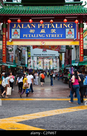 Sur le marché de la rue Petaling Street, Kuala Lumpur Banque D'Images