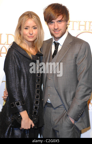 Jonas Armstrong et Sammy Winward Première mondiale de 'The Golden Compass' après soirée tenue au quai du tabac Londres, Angleterre - Banque D'Images