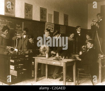 Carlisle Indian School, Carlisle, PA Des expériences en classe de physique Banque D'Images