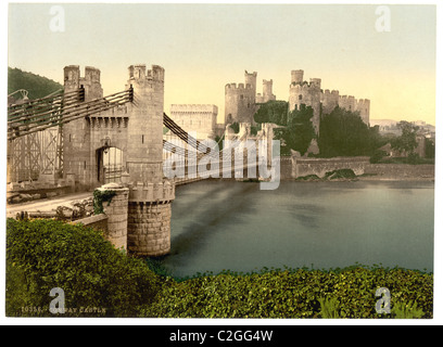 Château et pont suspendu, Conway (c.-à-d. Conwy, Pays de Galles) Banque D'Images