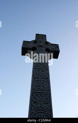 La croix de pierre d'un mémorial de guerre à St Ives, Cornwall, Angleterre Banque D'Images