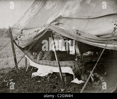 Westover Landing, en Virginie, le Lieutenant-colonel Samuel W. Owen, 3d Texas Cavalry, pris la sieste Banque D'Images