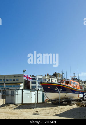 L'RNLB Leonard Kent sur la plage de Margate. Banque D'Images