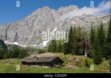 Une hutte de montagne dans la vallée de Lauterbrunnen, Suisse Banque D'Images