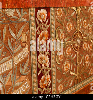 Royaume-uni, Angleterre, Staffordshire, poireau, l'église paroissiale de saint Édouard le Confesseur, tissu brodé autel Banque D'Images