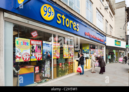 99p stocke les magasins budget à Southgate Street, Gloucester, Royaume-Uni Banque D'Images