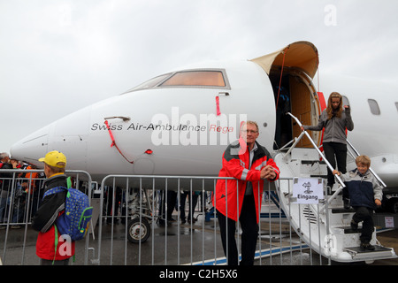 Swiss Air Rescue REGA présente son long distance jet Challenger Canadair CL 604 ouvrir pour marcher à l'Airshow '100 ans Suisse Banque D'Images