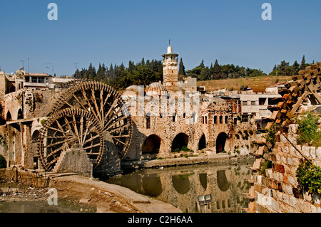 Moulin à eau Hama Noria 20 mètres de haut Oronte construire en Syrie mamelouk Ottoman fois grecs romains ont inventé la roue de l'eau Banque D'Images