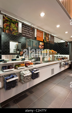 Cuisine fraîche Sainsburys fast food dans Fleet Street, Londres. Banque D'Images