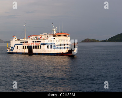 Inter Island Ferry, l'Indonésie, Mars 2011 Banque D'Images