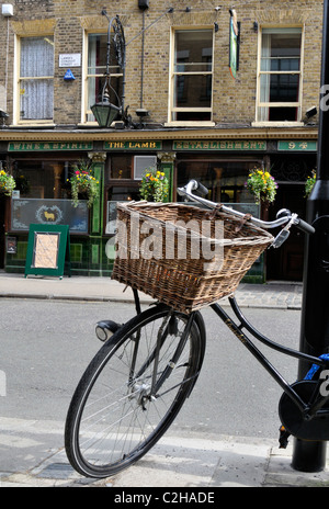 Lamb pub victorien classé grade 2 à Bloomsbury, Londres, Royaume-Uni. Banque D'Images