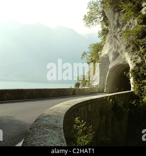 Route entre Porto di Tremosine et Pieve di Tremosine, Tremosine, Italie Banque D'Images