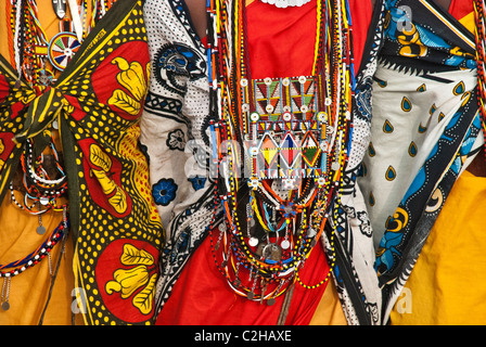 Les femmes masaï portant des vêtements traditionnels, Masai Mara, Kenya, Afrique Banque D'Images