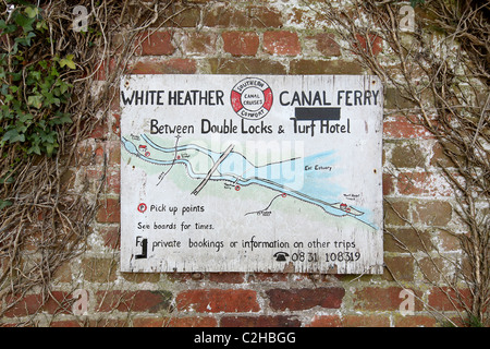 Signe pour le White Heather ferry entre les Double Canal pub & Serrures Serrures Gazon Hôtel à Exeter. Banque D'Images