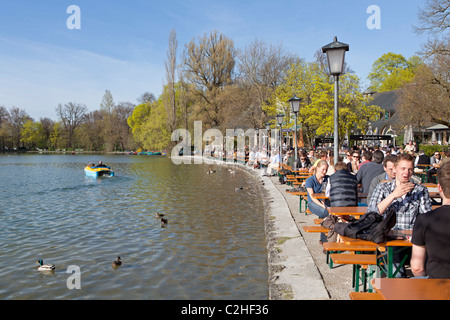 Beer Garden Lake House (Seehaus), jardin anglais, Munich, Bavière, Allemagne Banque D'Images