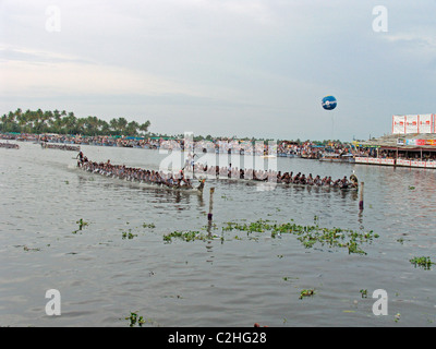 Snake Boat Race, un sport d'eau colorée dans le Kerala, Alleppy (Alappuzha, Inde) Banque D'Images