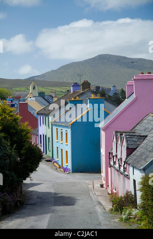 Les maisons aux couleurs vives de Eyeries village, Péninsule de Beara, comté de Cork, Irlande. Banque D'Images