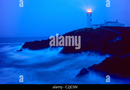 Crépuscule à Fanad Head Lighthouse, comté de Donegal, Irlande. Banque D'Images