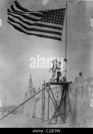 À la suite de l'affaire de Tampico, l'armée américaine envahit le Mexique et soulève le drapeau de Vera Cruz Banque D'Images