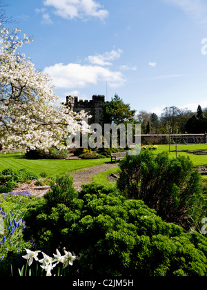 Jardins et maison de gardien à Whalley Abbey, Whalley, Clitheroe, Lancashire, England, UK. Banque D'Images