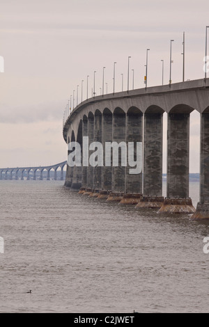 Une merveille d'ingénierie, les 13 km de long Pont de la Confédération, qui relie l'Île à New Brunswick, Canada Banque D'Images