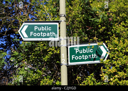 Sentier Public signes. Ewell Surrey England UK. Banque D'Images