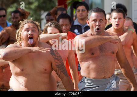 Le Pan Pacific crew effectuer un Haka Banque D'Images