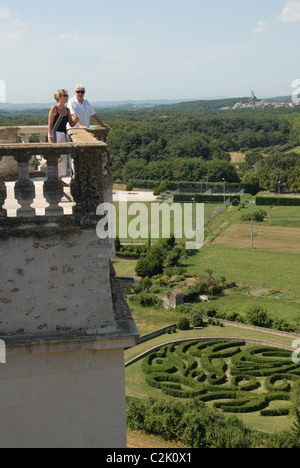 Les visiteurs sur la terrasse du Château de Grignan Grignan, Drôme, dans le nord de la Provence en France. Banque D'Images