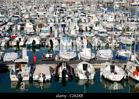 De nombreux bateaux dans le port de Royan en France, région Charente-Poitou, département Charente Maritime Banque D'Images