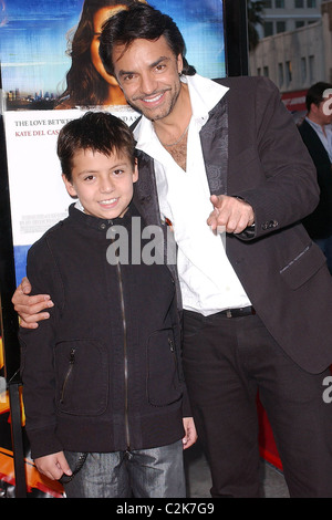 Eugenio Derbez et Adrian Alonso Première de "sous la même lune' à l'Egyptian Theatre Los Angeles, Californie - 11.03.08 Banque D'Images