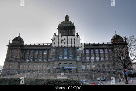 Musée national tchèque à Prague, République tchèque - vue avant de l'énorme bâtiment historique Banque D'Images