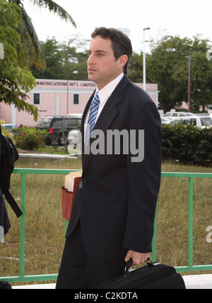 Howard Stern K. l'ex-compagnon d'Anna Nicole Smith, arrive à la cour d'une maison aux Bahamas, au cours de l'enquête sur le Banque D'Images