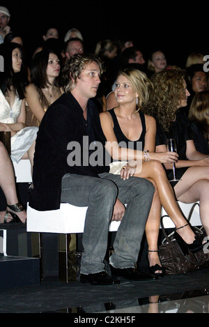 Natalie Bassingthwaighte et Cameron McGlinchey Gucci Collection Printemps/Été 2008 Sydney, Australie - 19.03.08 Robert Banque D'Images