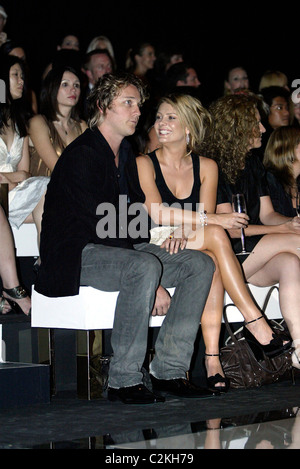 Natalie Bassingthwaighte et Cameron McGlinchey Gucci Collection Printemps/Été 2008 Sydney, Australie - 19.03.08 Robert Banque D'Images