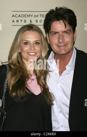 *File photos* * SHEEN ET MUELLER attendent des jumeaux Charlie Sheen et son épouse BROOKE MUELLER attendent des jumeaux, sa mère Banque D'Images