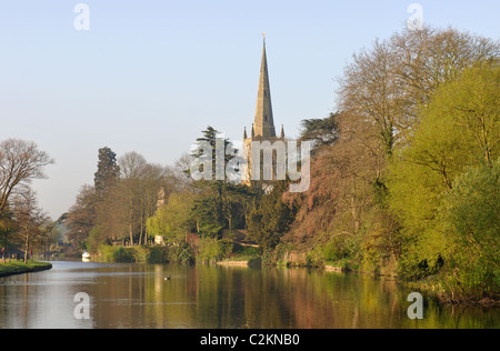 Rivière Avon et l'église Holy Trinity, Stratford-upon-Avon, Warwickshire, England, UK Banque D'Images
