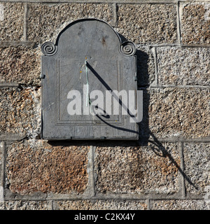 Cadran solaire sur le mur de l'église de St Ives Cornwall England UK Banque D'Images