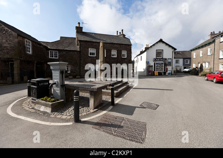 La place du village, Cartmel, Grange-over-Sands, Cumbria, England, UK. Banque D'Images